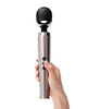 Lataa kuva gallerian katseluohjelmaan, Le Wand Die Cast Rechargeable Massager - Silver