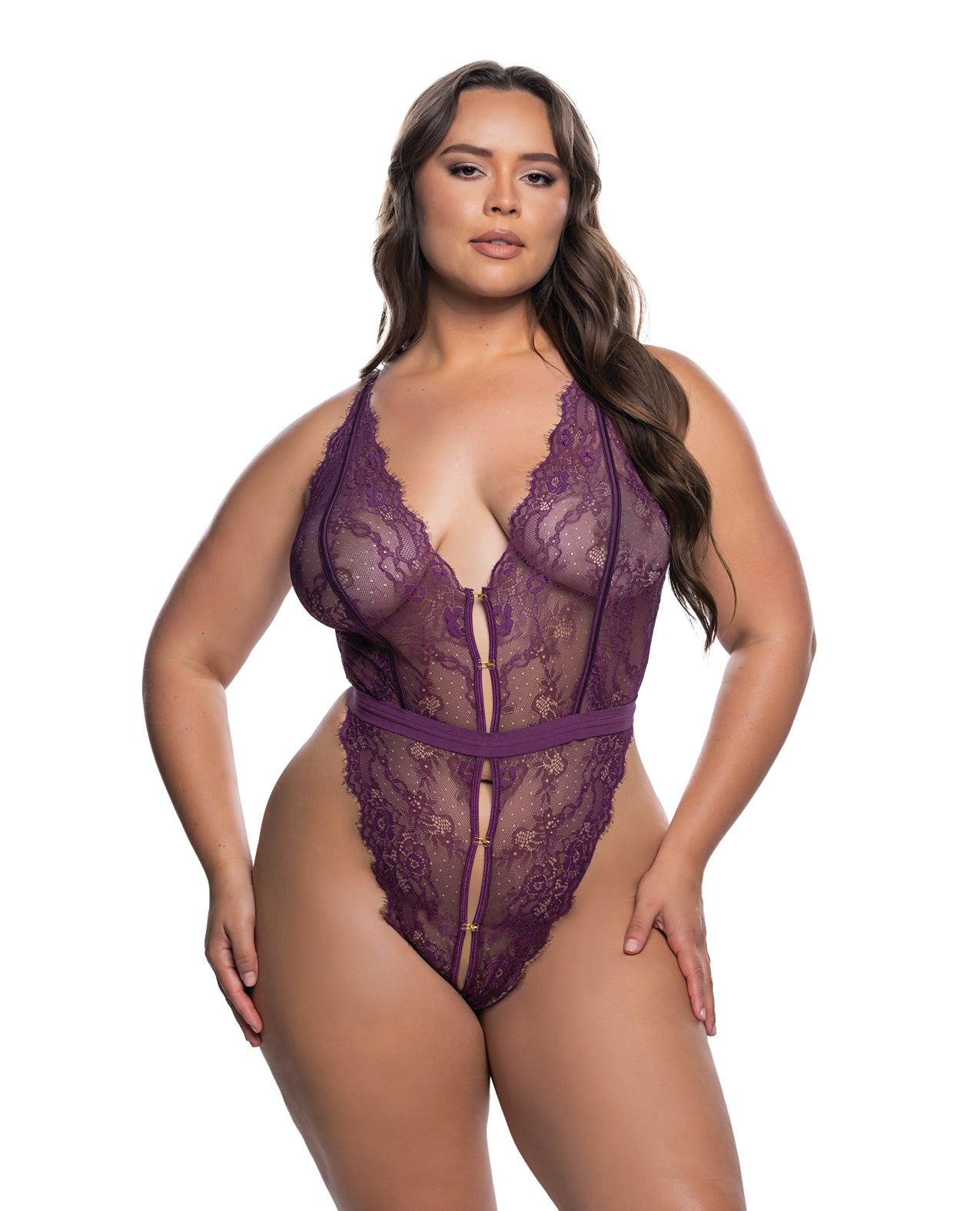 Body grande taille violet en dentelle florale avec bordure satinée et décolleté plongeant