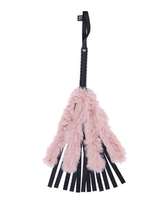 Bratty Indulgence Faux Fur Flogger til Sensuel Leg